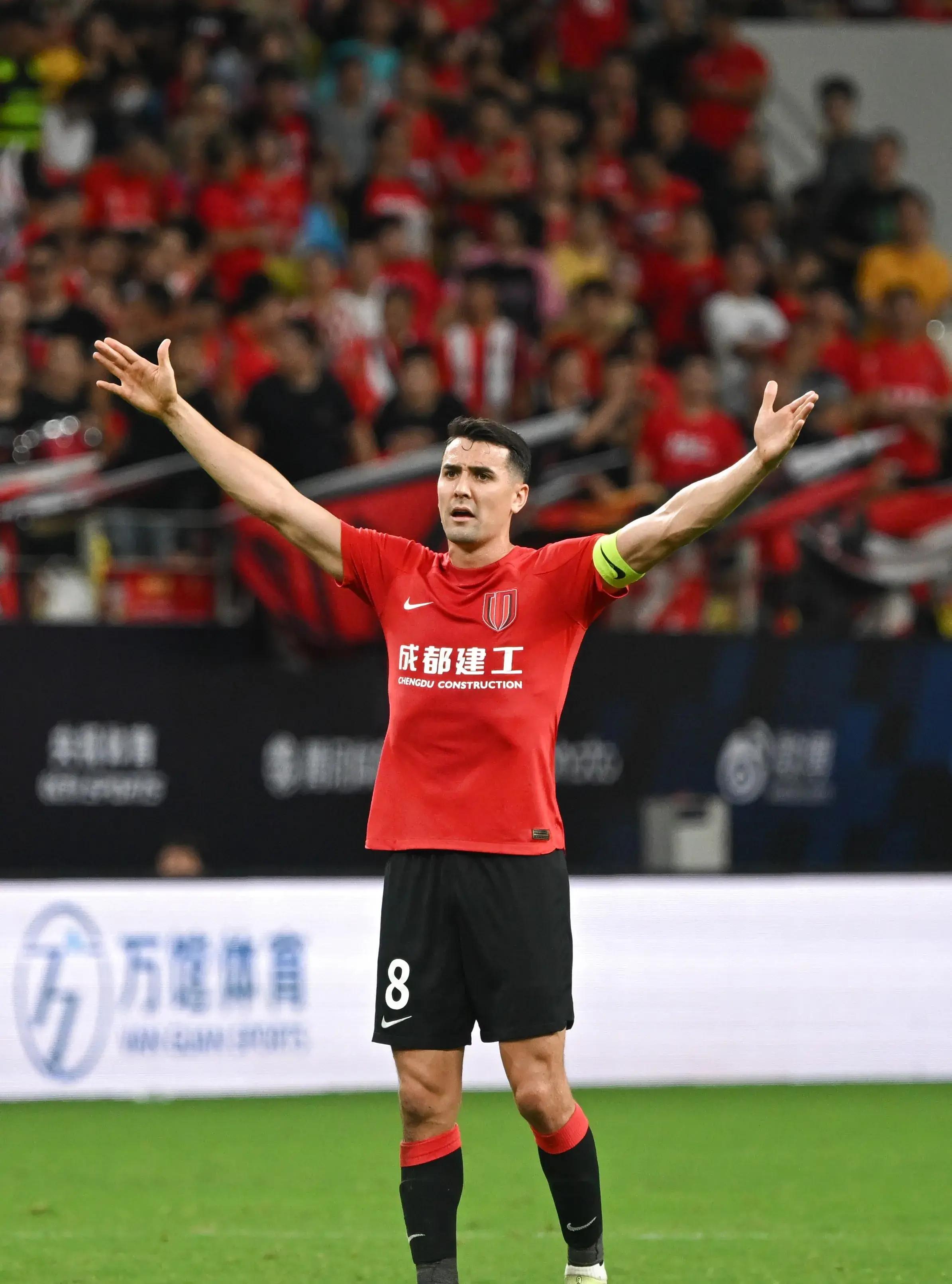 九游官方服务今晚利物浦备战荷甲，官宣签约细节曝光，悬念犹存，年轻球员得到机会的简单介绍